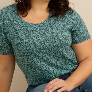 Crew-Neck Curvy Tee